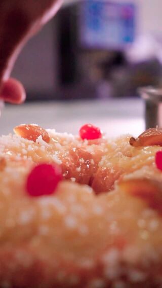 Probaste nuestras roscas de pascuas?
No solo caemos en la tradicional, también podes tener la de almendras, la rellena con dulce de leche o la Gallete de Rois 🫶🏼
Te esperamos!!!
.
.
.
.
.
.
#villadelparque #panaderia #pasteleria #buenosaires #lanuevamuguet #pascuas